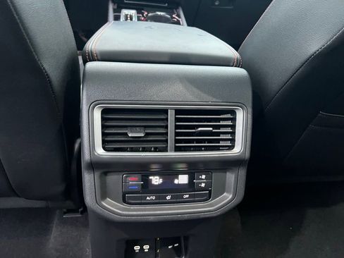 Used 2024 Volkswagen Atlas Peak Edition SE image 21