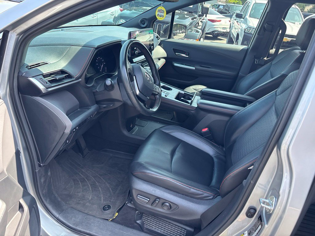 Used 2022 Toyota Sienna XSE w/ XSE Plus Package FWD image 16