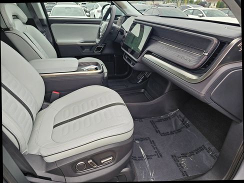 Used 2024 Rivian R1S Adventure AWD/4WD image 30