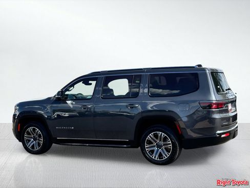 Used 2022 Jeep Wagoneer Series III AWD/4WD image 4