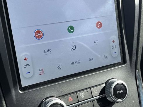 Used 2022 Ford Edge Titanium image 32