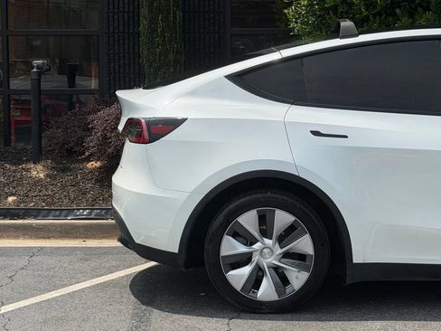Used 2023 Tesla Model Y Long Range AWD/4WD image 22