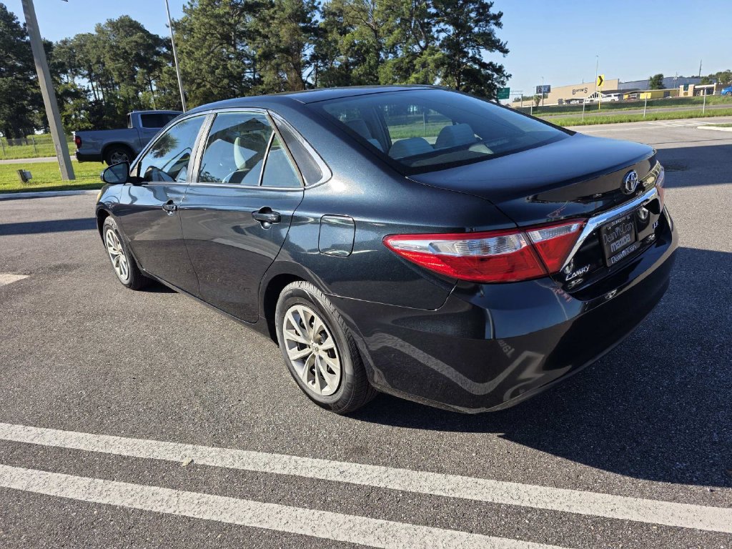 Used 2016 Toyota Camry LE FWD image 4