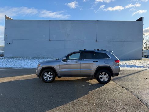 Used 2015 Jeep Grand Cherokee Laredo w/ Quick Order Package 23E image 4