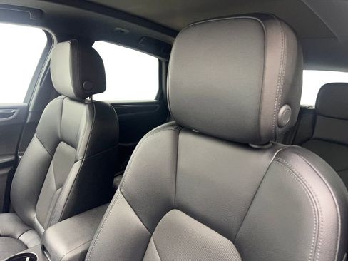 Used 2022 Porsche Macan image 26