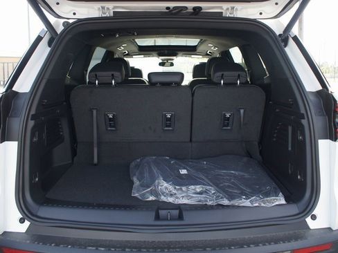 Used 2024 GMC Acadia Elevation w/ Trailering Package image 16