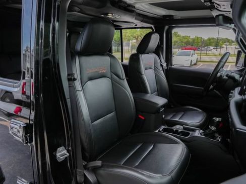 Used 2022 Jeep Wrangler Unlimited Rubicon w/ Trailer Tow Package AWD/4WD image 28