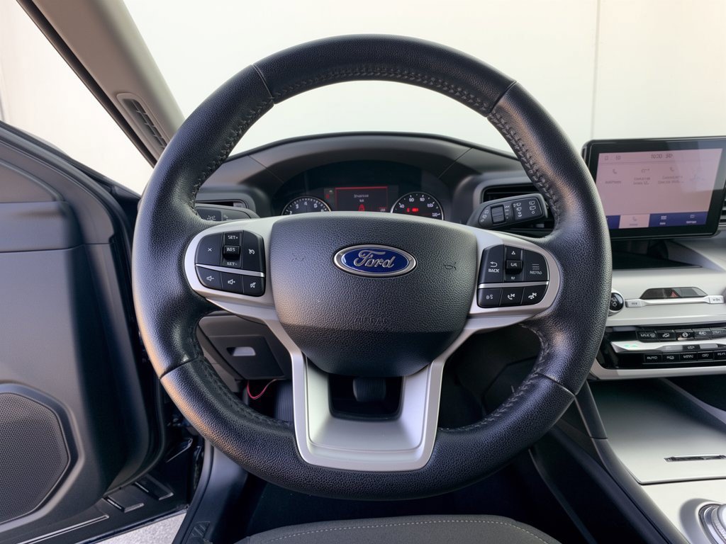 Certified 2023 Ford Explorer XLT RWD image 10