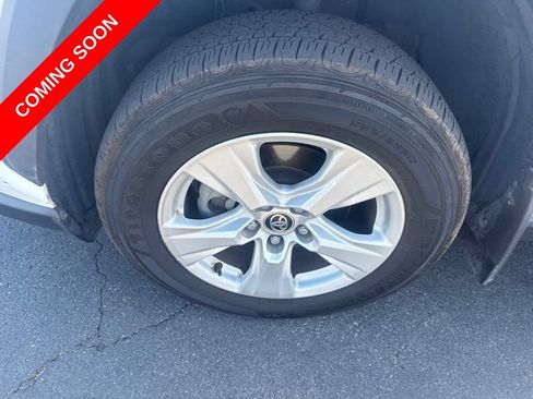 Used 2020 Toyota RAV4 LE w/ Carpet Mat Package AWD/4WD image 10