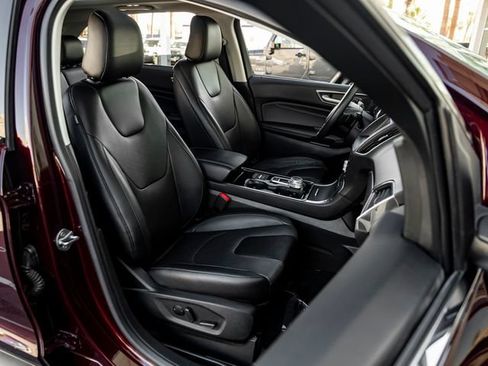Used 2020 Ford Edge Titanium w/ Class II Trailer Tow Package AWD/4WD image 32