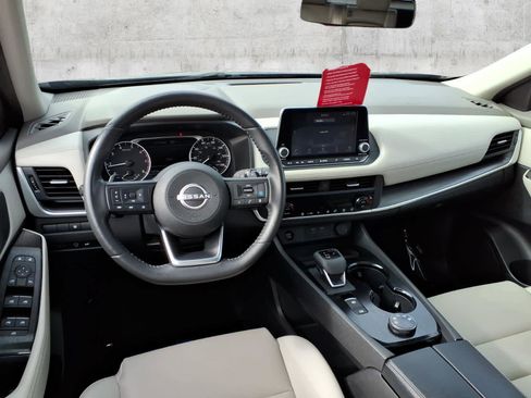 Used 2024 Nissan Rogue SV w/ SV Premium Package image 7