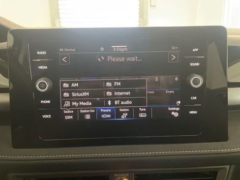 Certified 2025 Volkswagen Taos SE image 17