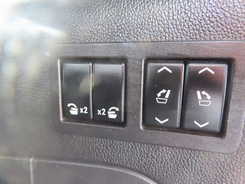 Used 2015 Chevrolet Suburban LTZ image 36