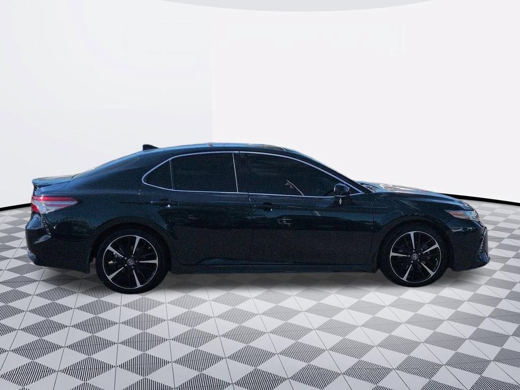 Used 2018 Toyota Camry XSE FWD image 6