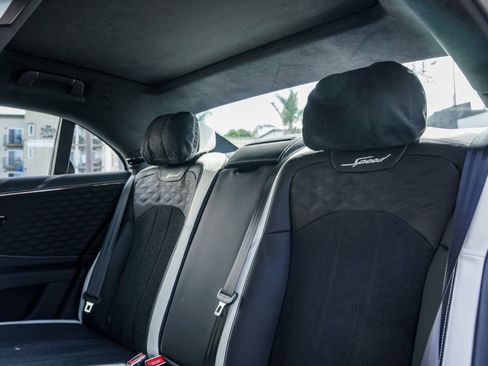 Used 2025 Bentley Flying Spur Plug-In Hybrid image 14