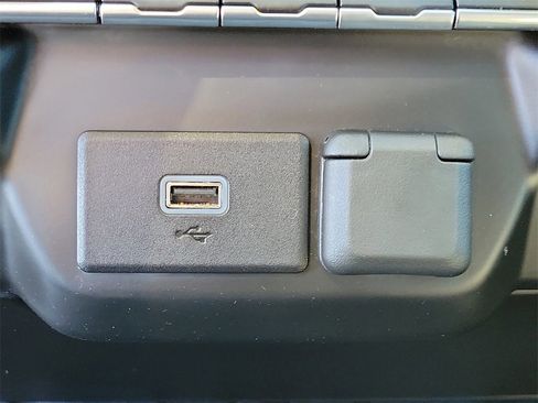 Used 2020 Chevrolet Silverado 1500 Custom w/ Custom Value Package image 28