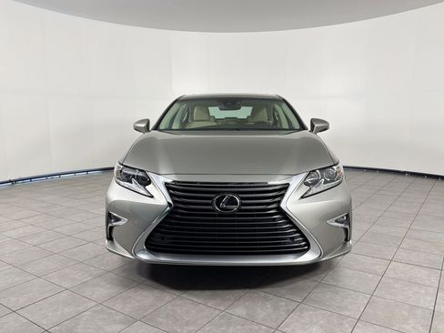 Used 2018 Lexus ES 350 w/ Luxury Package w/Wood Trim FWD image 6