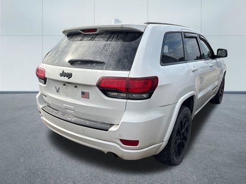 Used 2018 Jeep Grand Cherokee Altitude AWD/4WD image 3