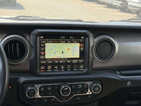 Used 2023 Jeep Wrangler Unlimited Sport AWD/4WD image 3
