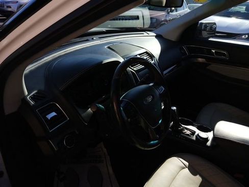 Used 2016 Ford Explorer Platinum image 18