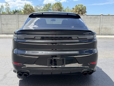 Certified 2025 Porsche Cayenne GTS AWD/4WD image 11