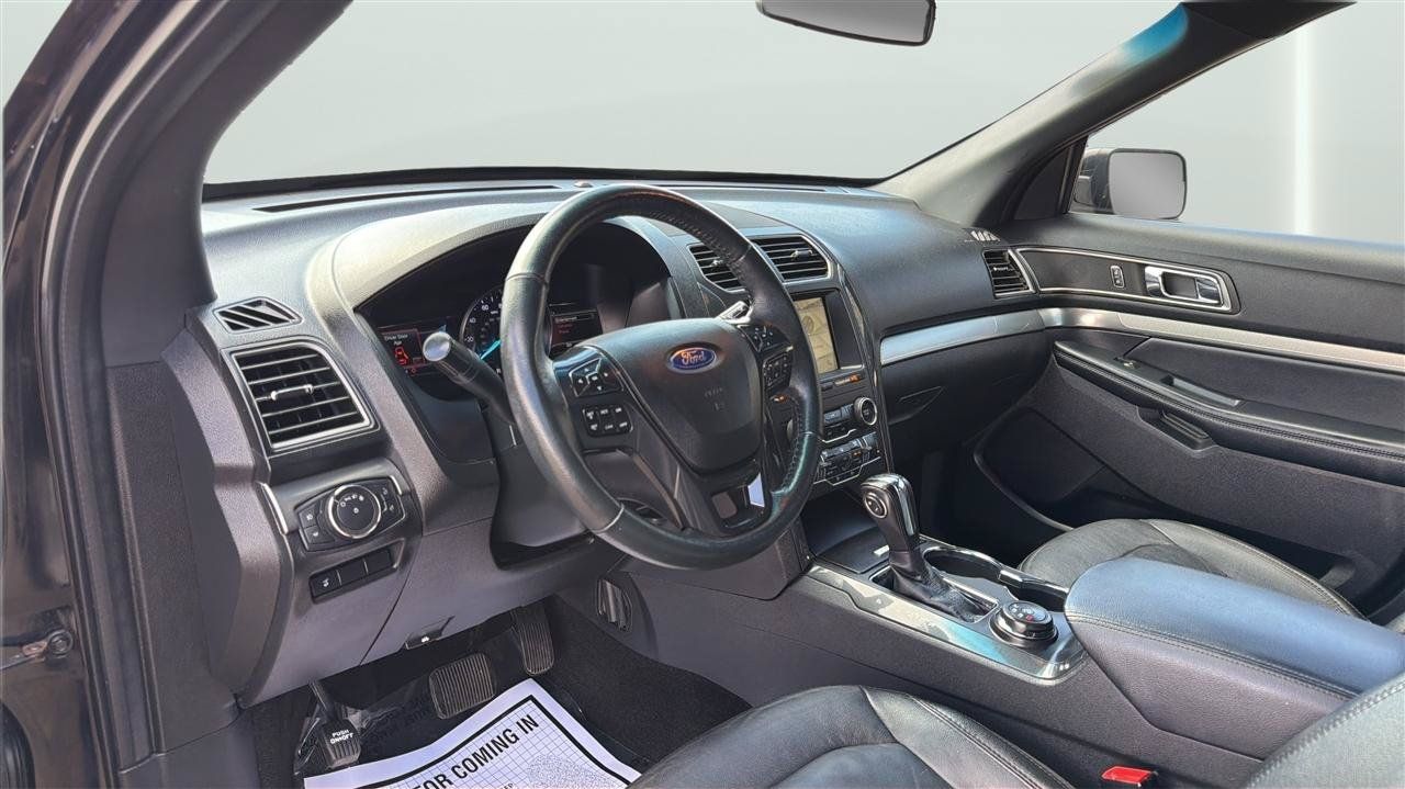 Used 2018 Ford Explorer XLT w/ Equipment Group 202A AWD/4WD image 17
