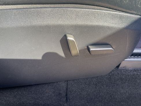 Used 2024 Tesla Model Y 2WD image 27