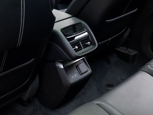 Used 2025 Cadillac Lyriq Luxury w/ LPO, Floor Liner Package AWD/4WD image 22