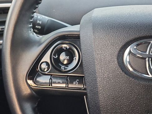 Used 2022 Toyota Prius Prime XLE image 18