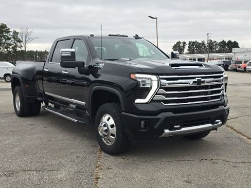 Used 2024 Chevrolet Silverado 3500 High Country w/ High Country Premium Package image 7
