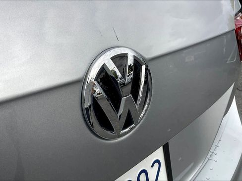 Used 2021 Volkswagen Tiguan SE image 29