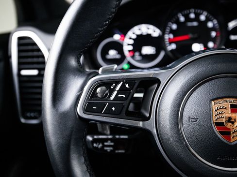 Certified 2023 Porsche Cayenne AWD/4WD image 17