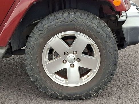 Used 2008 Jeep Wrangler Unlimited Sahara w/ Dual Top Group image 9