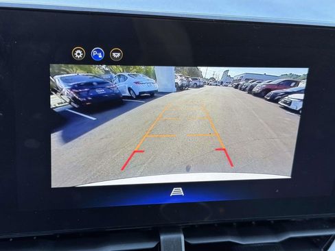 Used 2026 Chevrolet Equinox LT FWD image 4