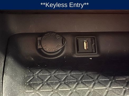 Used 2020 Toyota RAV4 XLE image 9