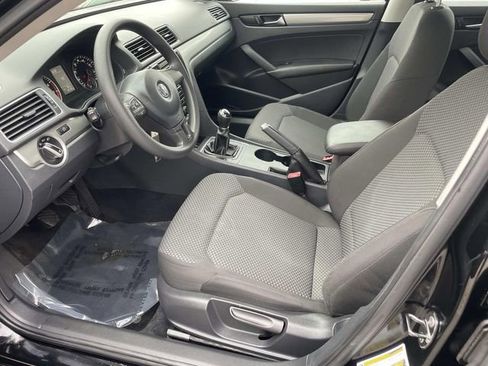 Used 2013 Volkswagen Passat 2.5 S image 16