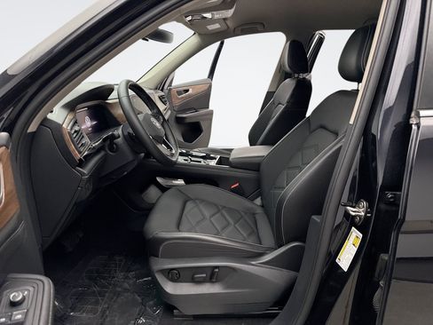 Used 2025 Volkswagen Atlas SE AWD/4WD image 11