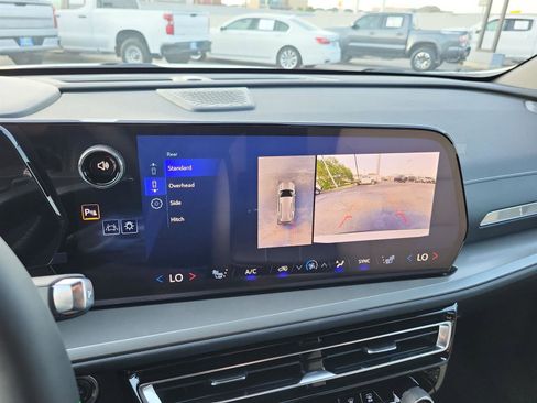 New 2025 Chevrolet Traverse LT w/ Enhanced Driving Package image 14