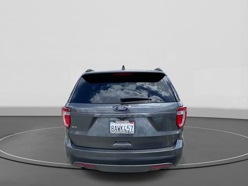 Used 2017 Ford Explorer XLT w/ Equipment Group 202A FWD image 5