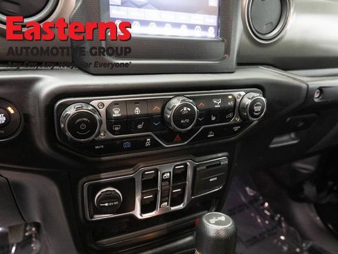Used 2023 Jeep Wrangler Unlimited w/ Cold Weather Group AWD/4WD image 20