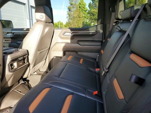 Used 2024 GMC Sierra 1500 AT4 w/ Technology Package AWD/4WD image 11