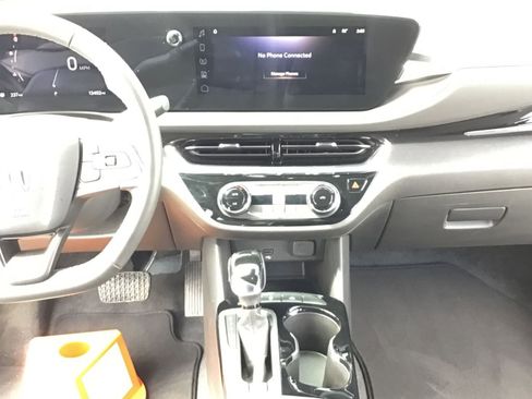 Used 2025 Buick Envista Sport Touring image 17