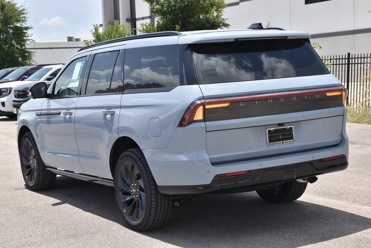 New 2027 Lincoln Navigator Reserve w/ Jet Appearance Package AWD/4WD image 9