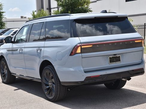 New 2027 Lincoln Navigator Reserve w/ Jet Appearance Package AWD/4WD image 9