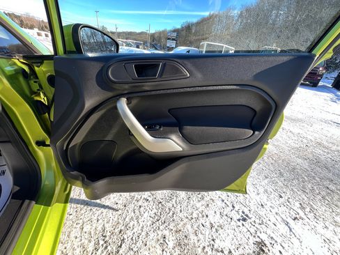 Used 2011 Ford Fiesta SE w/ 201A Rapid Spec Order Code image 25