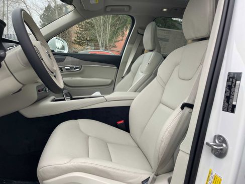 Used 2023 Volvo XC90 B6 Plus w/ Protection Package Premier image 17