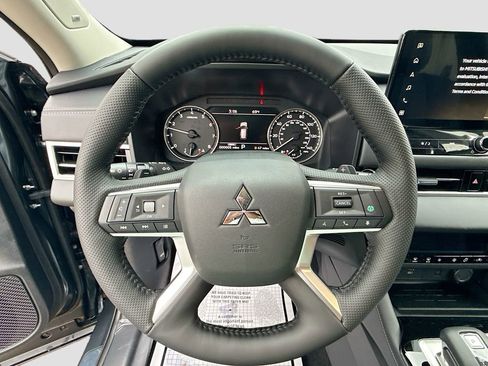 New 2026 Mitsubishi Outlander SE image 11