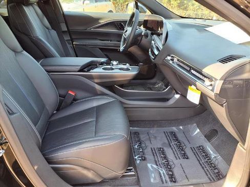 New 2026 Cadillac Lyriq Sport w/ LPO, ONYX Package image 9