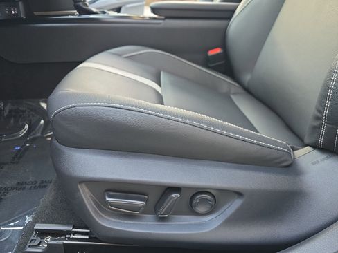 Used 2025 Toyota Camry SE image 29