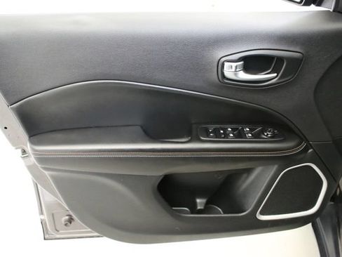 Used 2019 Jeep Compass Latitude AWD/4WD image 13